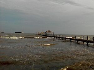 Lagi Lewat Tegal, Mampir Dulu ke Pantainya