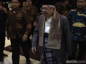 Maruf Amin Jenguk Gus Solah di RSCM