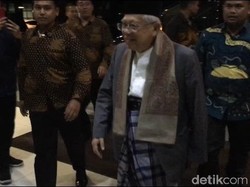Maruf Amin Jenguk Gus Solah di RSCM