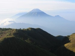 Serunya Mendaki Gunung Prau di Kawasan Dieng