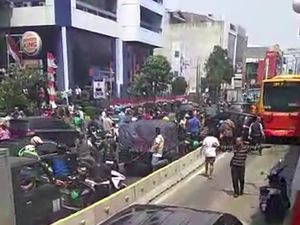 Heboh Mobil Dirusak Massa di Busway, Polisi Temukan Narkoba Heboh Mobil Dirusak Massa di Busway, Polisi Temukan Narkoba
