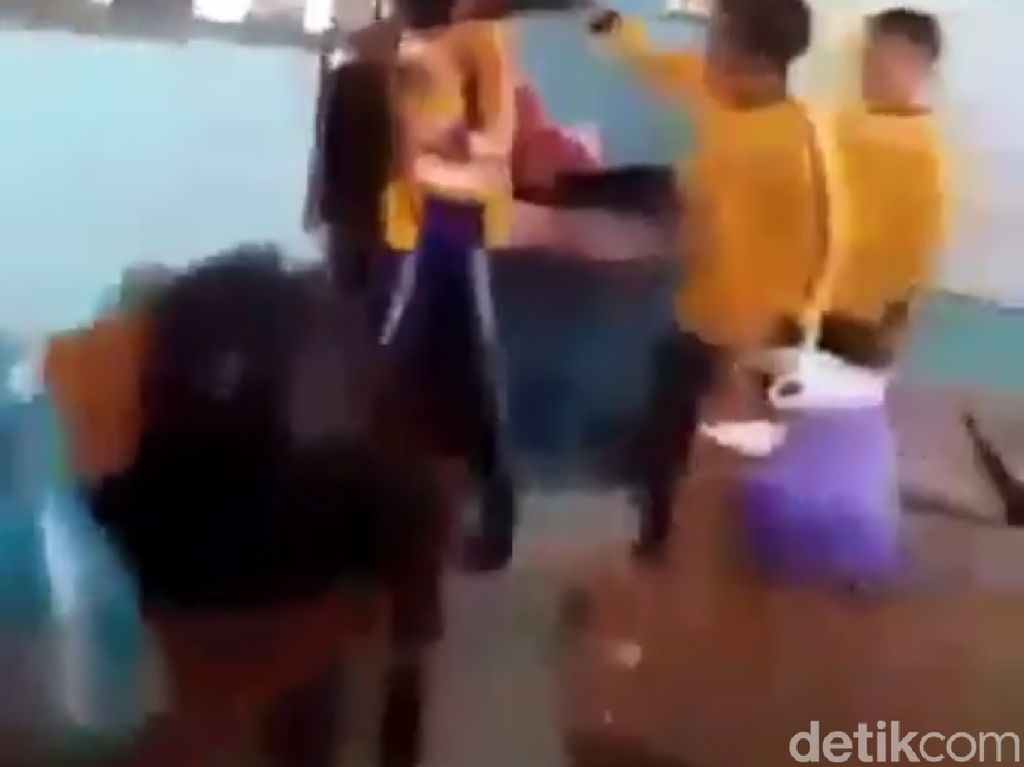 Ortu Minta Pelaku Bully Bocah SD Bandung Dikeluarkan Ortu Minta Pelaku Bully Bocah SD Bandung Dikeluarkan