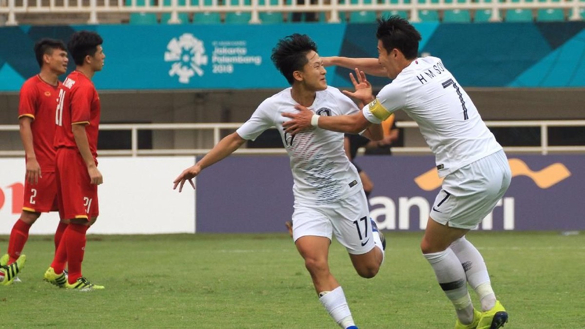 Pemain timnas Korea Selatan, Son Heung-min dan Lee Seung-woo. (Foto: Hery Sudewo/INASGOC)