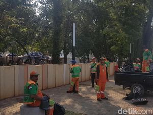 Pahlawan di Balik Layar Asian Games: Petugas Kebersihan yang Jaga Siang-Malam