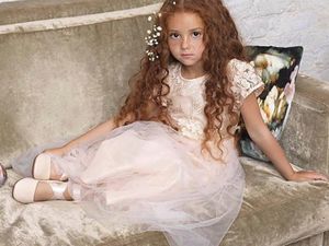 Punya Rambut Indah, Gadis Cilik Ini Seperti Boneka Deh