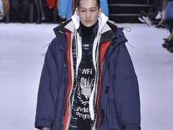 Balenciaga Buat Jaket Seharga Mobil, Bentuknya Mirip 7 Kemeja Ditumpuk