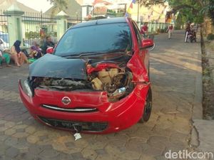 KA Batara Kresna Tabrakan dengan Mobil di Solo