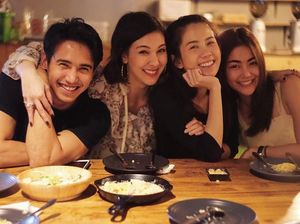 Tampan dan Kekar, Begini Gaya Got Jirayu Saat Makan Bareng Temannya