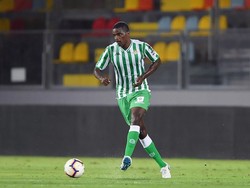 William Carvalho jadi salah satu pembelian Real Betis di musim panas lalu. Didatangkan dengan banderol 18 juta pound sterling, Carvalho langsung jadi andalan lini tengah dengan torehan tiga assist. Dia selalu dipasang sebagai starter. (Francesco Pecoraro/Getty Images)