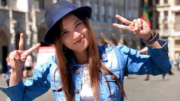 Foto Liburan Wewey Wita, Si Cantik Jago Silat Peraih Emas