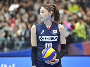 Foto: Liburannya Kapten Tim Voli Korsel yang Cantik & Jago Smash