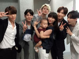 So Cute! Kedekatan Personel Super Junior dengan Anak-anak