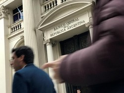 Parah! Ekonomi Argentina Diramal Minus 12% dan Inflasi 40%