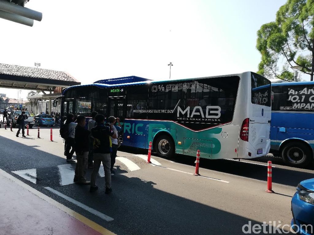 Bus Listrik Anak Bangsa Masih Diuji Coba Agar Bisa Laik Jalan Bus Listrik Anak Bangsa Masih Diuji Coba Agar Bisa Laik Jalan