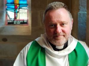 Pendeta di Balik Papan Gereja Australia yang Jadi Bahan Pembicaraan Pendeta di Balik Papan Gereja Australia yang Jadi Bahan Pembicaraan