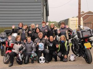 Keren Nih Gaya Emak-emak Turing Motor