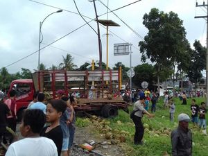 Sempat Terdengar Ledakan Saat KA Mutiara Timur Tabrak Truk Elpiji Sempat Terdengar Ledakan Saat KA Mutiara Timur Tabrak Truk Elpiji