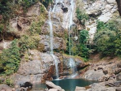 Belum Banyak Orang Tahu, Air Terjun Cantik di Flores
