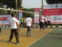 Sri Mulyani Tanding Voli Vs Anak Buah Darmin, Siapa Lebih Jago?