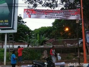 Spanduk Tolak Aksi #2019GantiPresiden Hiasi Sudut Kota Banyuwangi Spanduk Tolak Aksi #2019GantiPresiden Hiasi Sudut Kota Banyuwangi