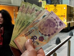 Argentina Sengaja Lemahkan Peso dan Naikkan Bunga Acuan, Ada Apa?