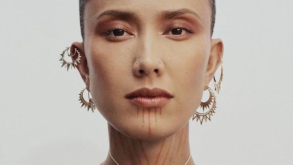 Hamil dan Foto Tanpa Busana, Ini Gaya Fahrani yang Selalu Eksentrik