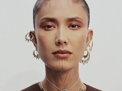 Hamil dan Foto Tanpa Busana, Ini Gaya Fahrani yang Selalu Eksentrik