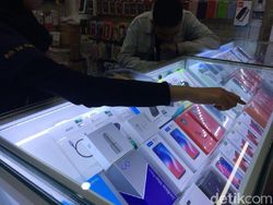 Pengusaha Ponsel: Dampak Amukan Dolar AS Terasa 3 Bulan Lagi