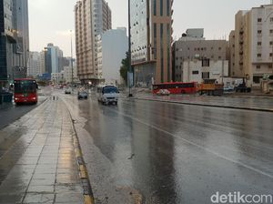 Hujan Sore Hari Guyur Mekah, Begini Imbauan untuk Jemaah