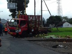 KA Mutiara Timur Tabrak Truk Tabung Elpiji di Banyuwangi