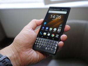 Wujud BlackBerry Key2 LE Goda Penggemar Keyboard Fisik Wujud BlackBerry Key2 LE Goda Penggemar Keyboard Fisik