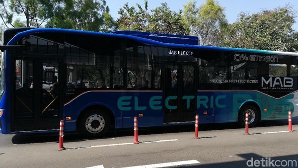 Bus Listrik Buatan Anak Bangsa Beroperasi di Bandara