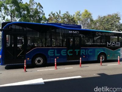 Bus Listrik Buatan Anak Bangsa Beroperasi di Bandara