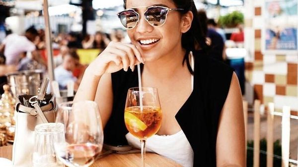 Bertubuh Langsing, Penyanyi Cantik Angel Pieters Doyan Makan Kepiting