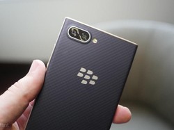 BlackBerry Tumbang, Sahamnya Juga Ambyar