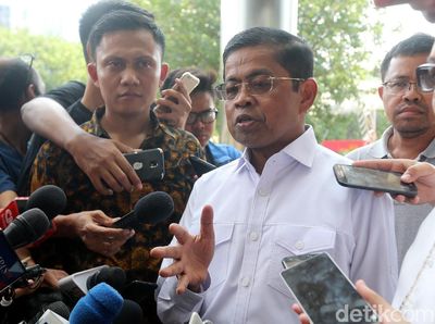 Ekspresi Idrus Marham Saat Penuhi Panggilan KPK Sebagai Tersangka