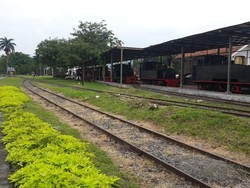 Melihat Koleksi Lokomotif Uap di Ambarawa