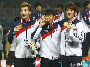 Kembali ke Tottenham, Son Pamer Medali Emas Asian Games 2018