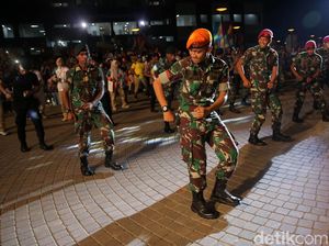 TNI-Polri Goyang Poco-poco di Pesta Atlet Asian Games