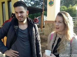 Ikut Bersih-bersih Ijen, Wisatawan Asing: Kami Senang Bisa Terlibat