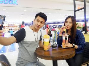 Cantiknya Wewey Wita, Penyumbang Emas di Pencak Silat Saat Makan Bareng Pacarnya