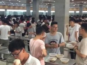 Sekolah Ini Singkirkan Bangku Kantin Agar Siswa Lebih Giat Belajar