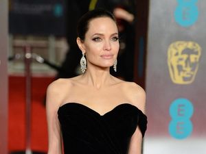 Pesan Penting Angelina Jolie Saat Social Distancing karena Pandemi Corona