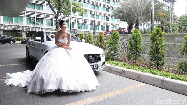 Mobil Mewah untuk Pengantin