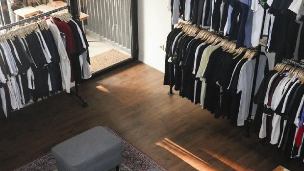 Eks Karyawan BUMN Banting Setir Jual Kaos Musik Beromzet Miliaran