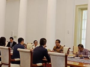 Canda Jokowi ke Jack Ma: Saya Kemarin Loncat dari Motor