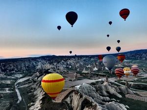 Pemandangan Menakjubkan dari Naik Balon Udara di Turki