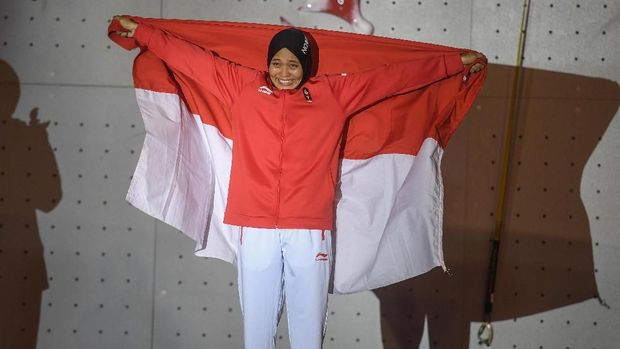 Aries Susanti Rahayu memecahkan rekor dunia panjat tebing.