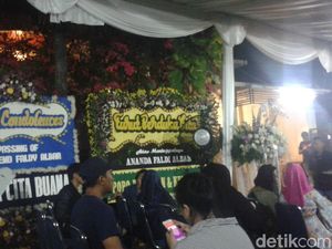 Suasana Duka di Tahlilan Faldy Albar