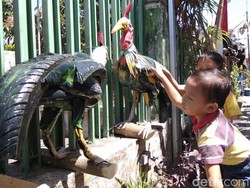 Melihat Kampung Berhiaskan Replika Binatang dari Ban Bekas di Malang